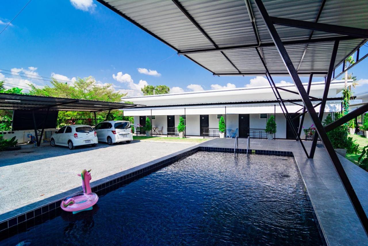 Oyo 533 Runya Poolvilla Prachuap Khiri Khan Exterior foto